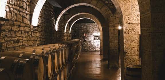 Stone Cellar with Barrels Ried Haide – Harmonisch & charmant im Glas